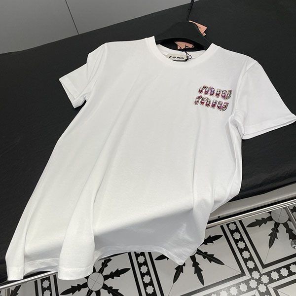 即発送 ミュウミュウ 刺繍入りコットンTシャツ コピー myf59063人気