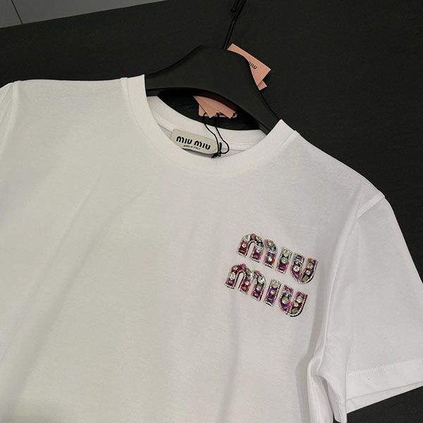 即発送 ミュウミュウ 刺繍入りコットンTシャツ コピー myf59063N級品