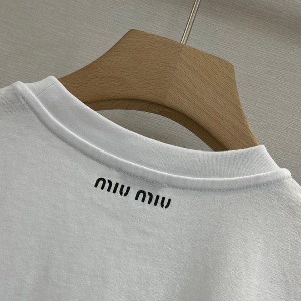 世界中で大人気♪ミュウミュウ ロゴ クリスタル キラキラ Tシャツ 半袖 コピー myi35470最高級