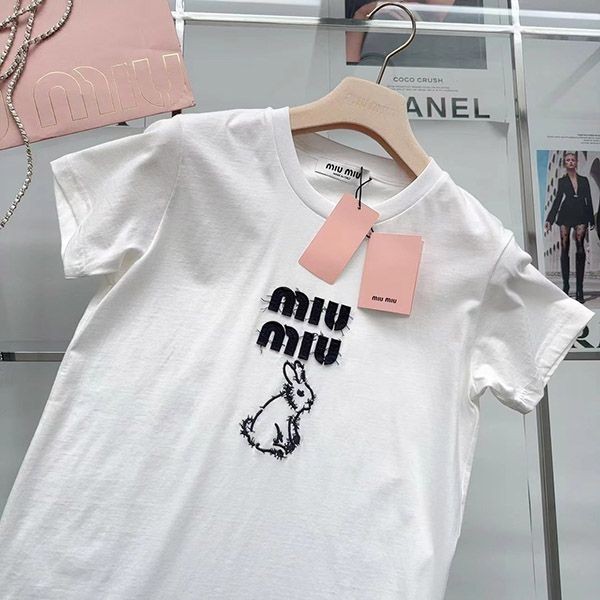 最安値挑戦 ミュウミュウ 刺繍入りコットンTシャツ コピー myl63098高い品質