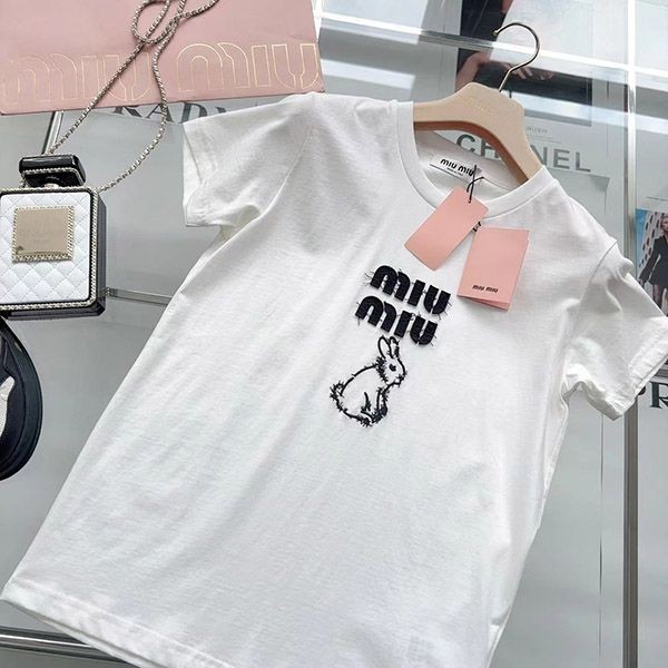 最安値挑戦 ミュウミュウ 刺繍入りコットンTシャツ コピー myl63098最高級