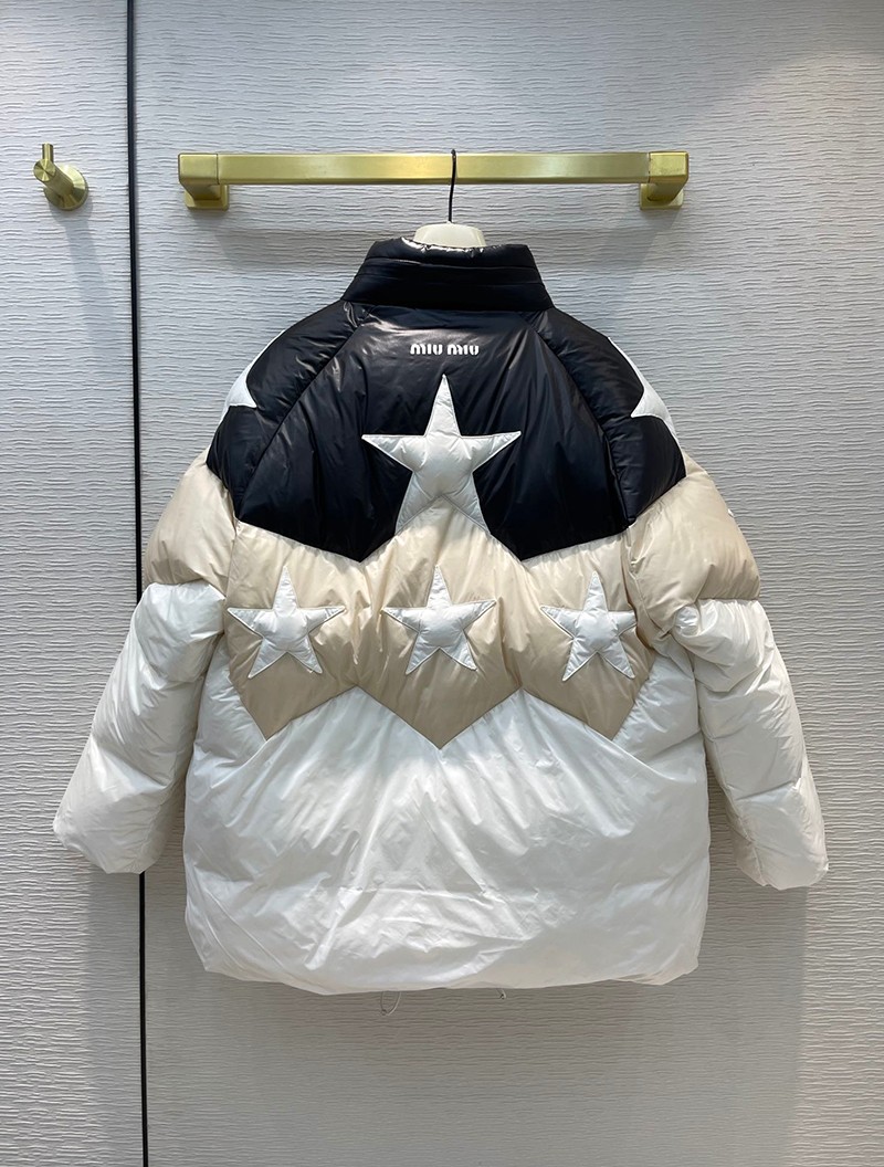 大人気!!新色【ミュウミュウ コート コピー】キルティング ナイロン ダウンジャケット myq06348代引きを販売