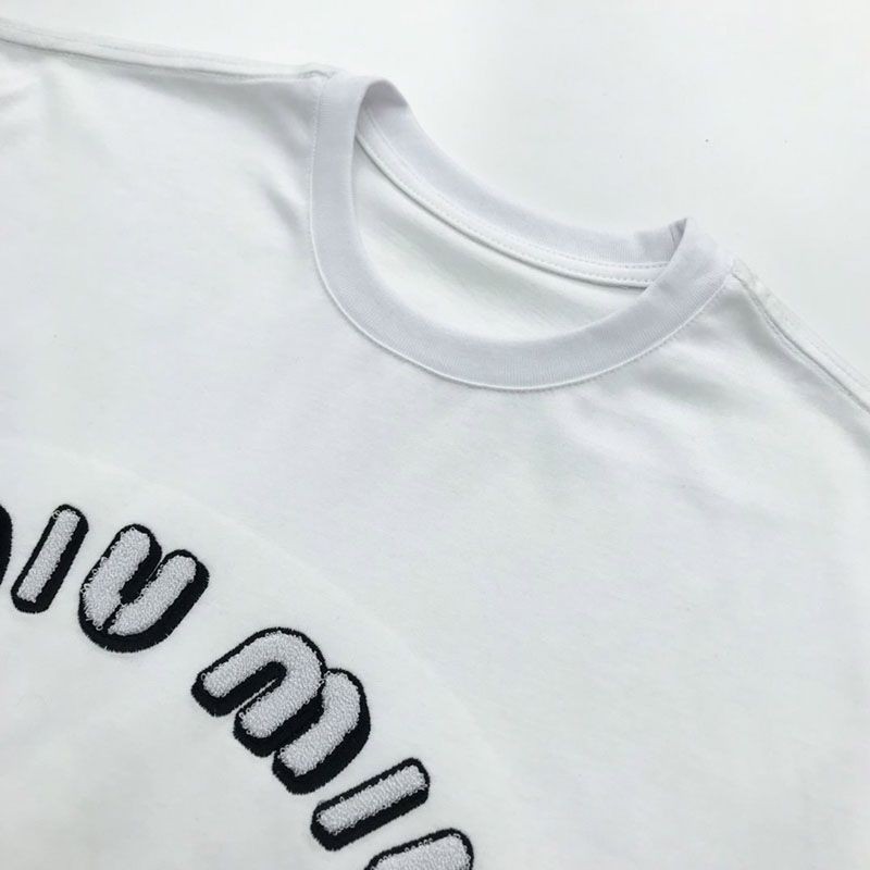 超話題!ミュウミュウ コピー Leagueロゴ入りのアイコニックなTシャツ myu24874激安送料無料