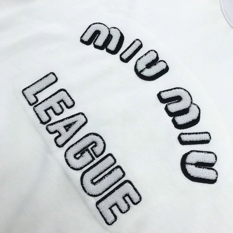 超話題!ミュウミュウ コピー Leagueロゴ入りのアイコニックなTシャツ myu24874高い品質