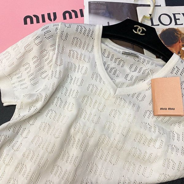 日本未入荷ミュウミュウ 透かしロゴ Tシャツ スーパーコピー myx68190N級品
