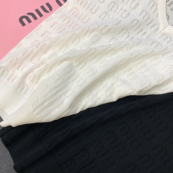 日本未入荷ミュウミュウ 透かしロゴ Tシャツ スーパーコピー myx68190代引きを販売