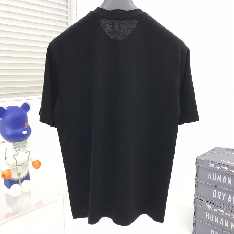 送料込ミュウミュウ 偽物 Leagueロゴ入りのアイコニックなTシャツ myz87152通販