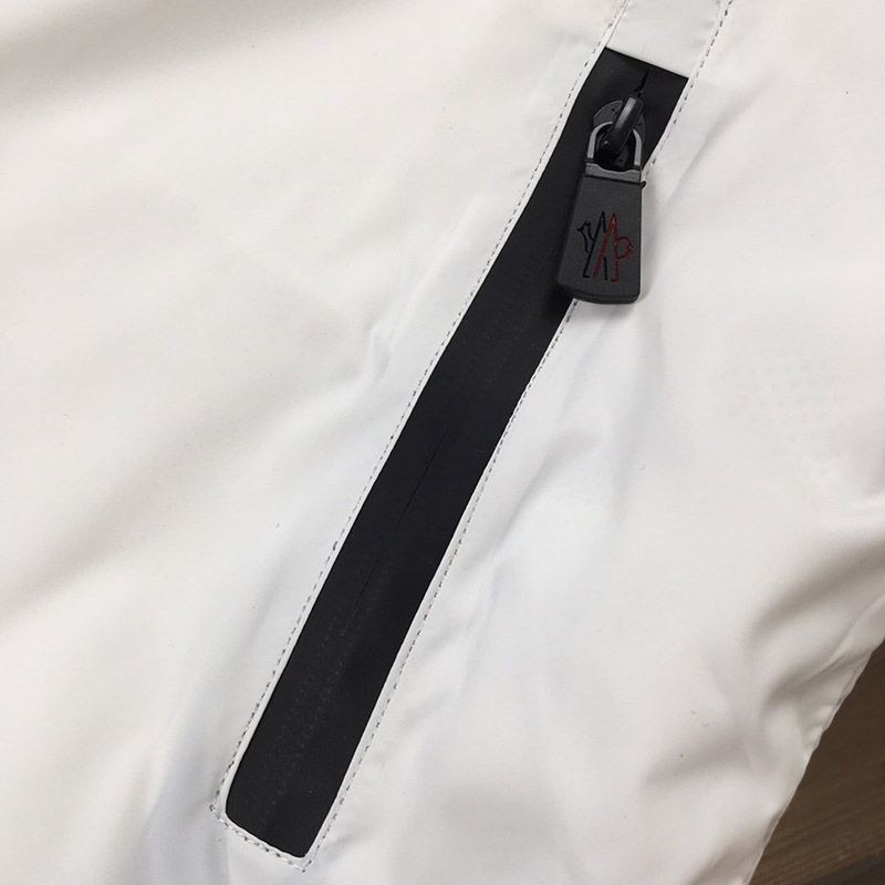 希少色 SALE!!!【モンクレール ジャケット 偽物】"Chabat" 9B70100V9115代引きを販売