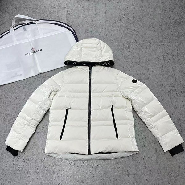 モンクレール 偽物 Tharonショートダウンジャケット H10931A0001953A3H001品質保証