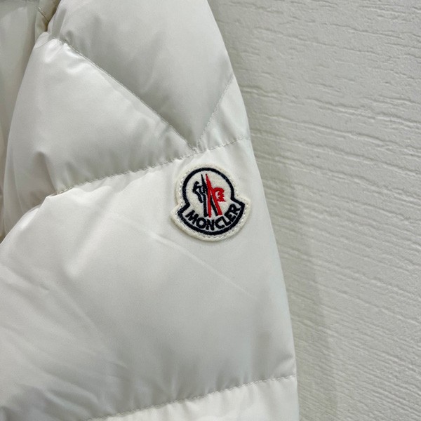 モンクレール Cardereショートダウンジャケット コピー H20911A0N級品