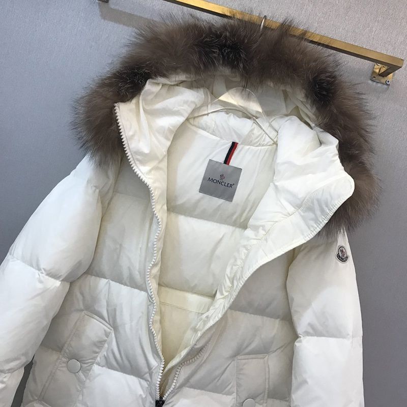 入手困難モンクレール 偽物 ロングダウン ホワイト mob03346N級品