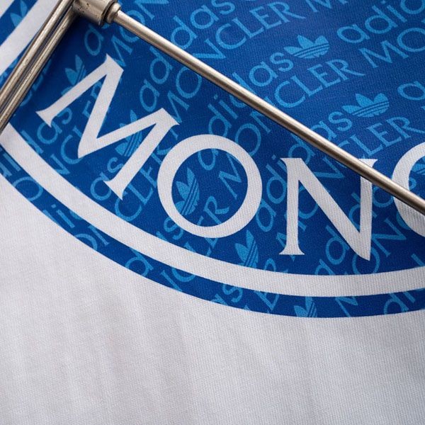 モンクレール アディダス コラボ★ロゴプリント Tシャツ moc25317最高級