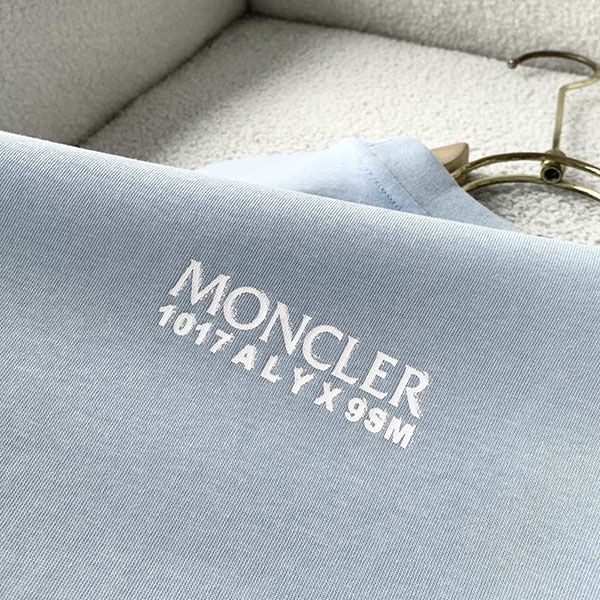 定番 モンクレール レディース ロゴプリント 偽物 Tシャツ mof92602品質保証