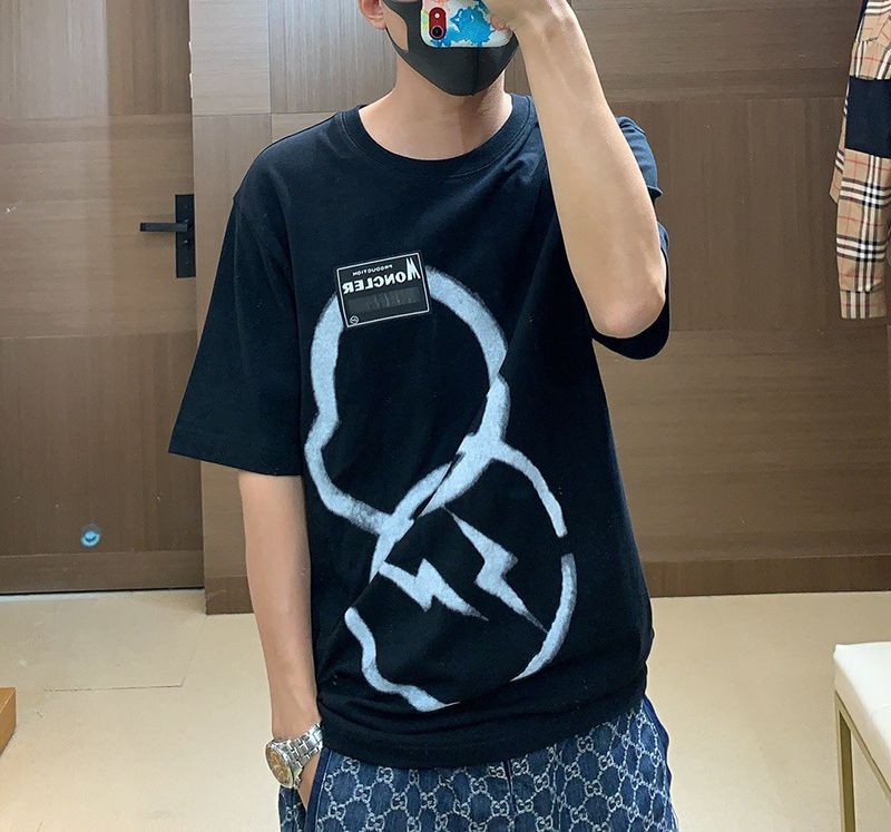 ★日本!!人気！モンクレールジーニアス コピー【7 モンクレール FRAGMENT藤沢ヒロシ】Fragment スプレーロゴTシャツ mog49509通販