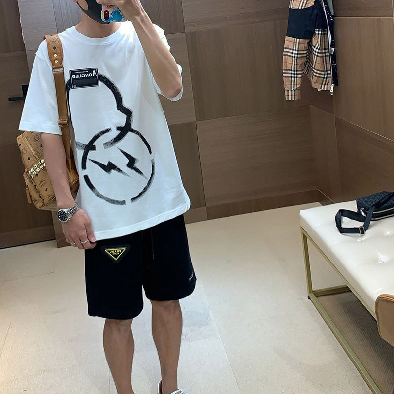 新作モンクレールジーニアス 偽物★GENIUS FRAGMENTコラボ スプレーロゴTシャツ 藤原ヒロシ moi77942通販