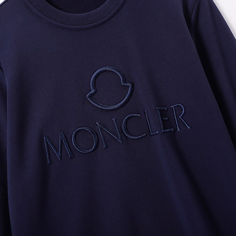 【日本未発売】モンクレール 偽物★エンボスロゴ入スウェットシャツ mol15879人気