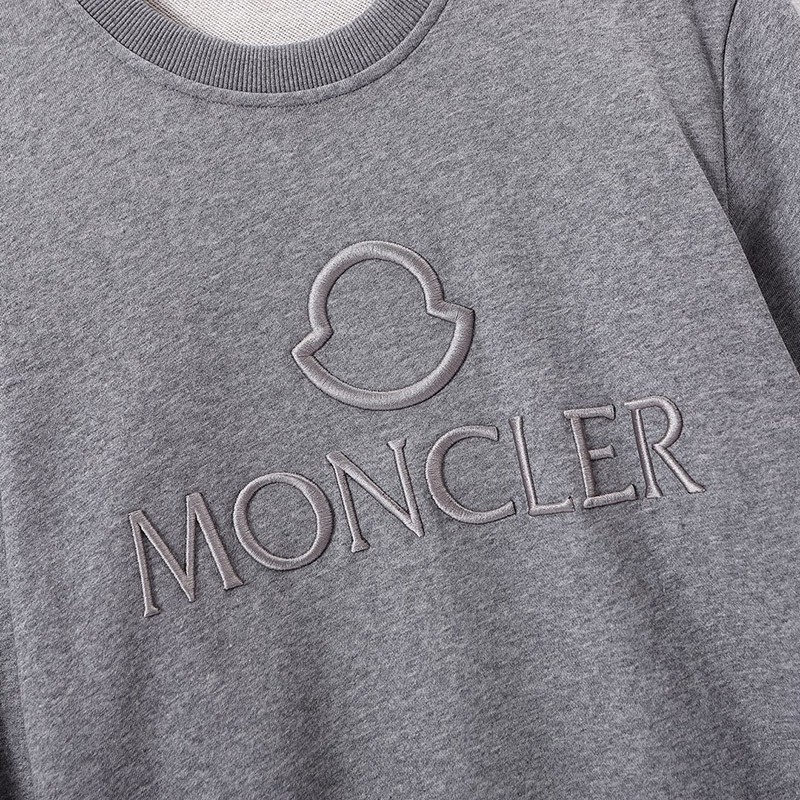 【日本未発売】モンクレール 偽物★エンボスロゴ入スウェットシャツ mol15879