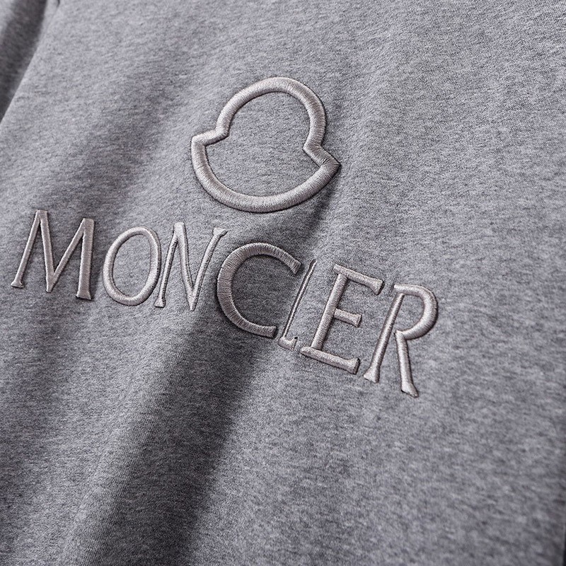 【日本未発売】モンクレール 偽物★エンボスロゴ入スウェットシャツ mol15879