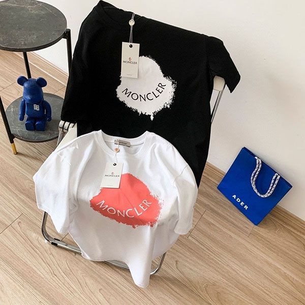 稀少 モンクレール クルーネック プリント刺しゅうロゴTシャツ mol49237高い品質