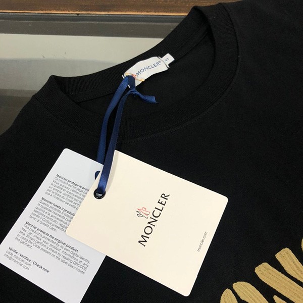 モンクレール 偽物 袖ロゴ&ゼブラロゴパッチ付サファリ風Tシャツ mol69161高い品質