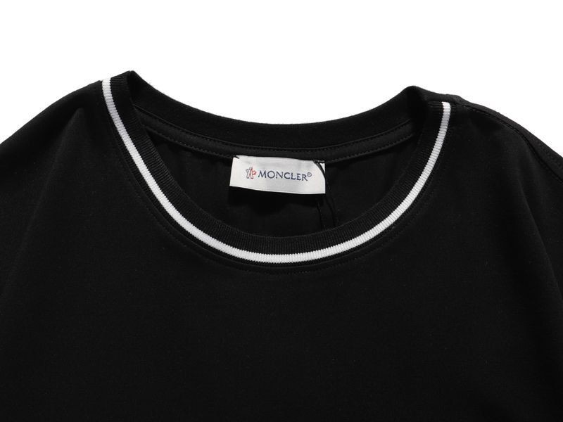 入手困難モンクレール ロゴマークTシャツ コピー mom33242人気