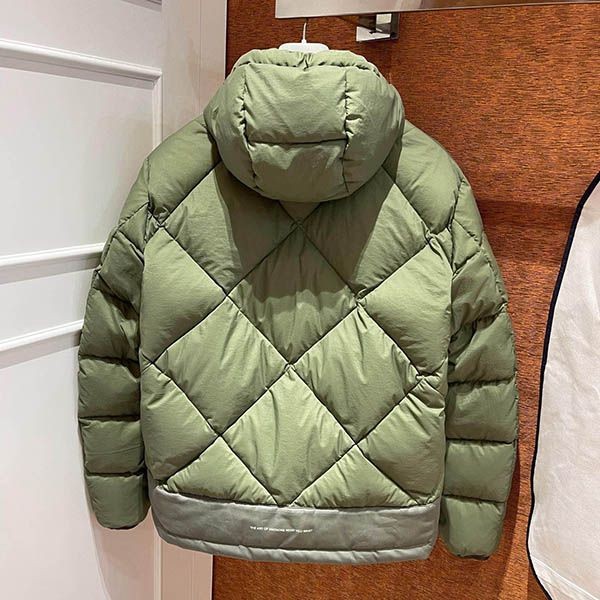 高品質 モンクレール Reynaud ショートダウンジャケットコピー mon30904通販