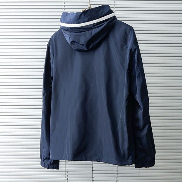 モンクレール ロゴ Tyx レインジャケット スーパーコピー moo83002N級品