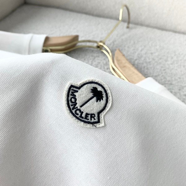 送料無料 モンクレール Palm angels 偽物 ロゴプリント ロゴパッチ Tシャツ mop32480