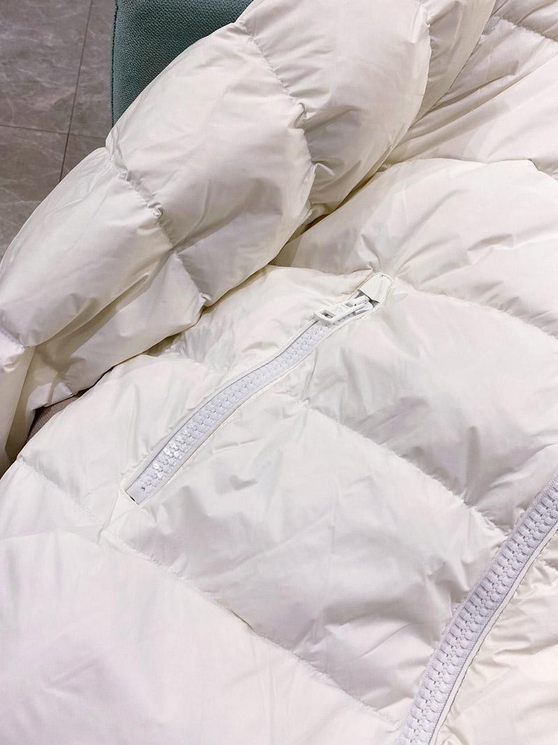 目を惹くカラー モンクレール 偽物 ユニセックス フード付 ダウン mop86541品質保証