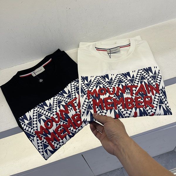 n級 おすすめモンクレール 偽物 ロゴ コットン クルーネック Tシャツ 2色 mos89559