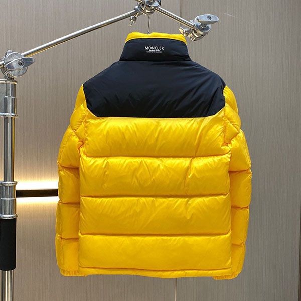 世界中で大人気♪モンクレール ショート丈ダウンジャケット コピー mot21833品質保証
