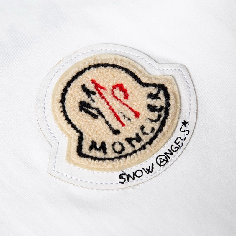 可愛いモンクレール 胸ロゴTシャツ 偽物 mou53503最高級
