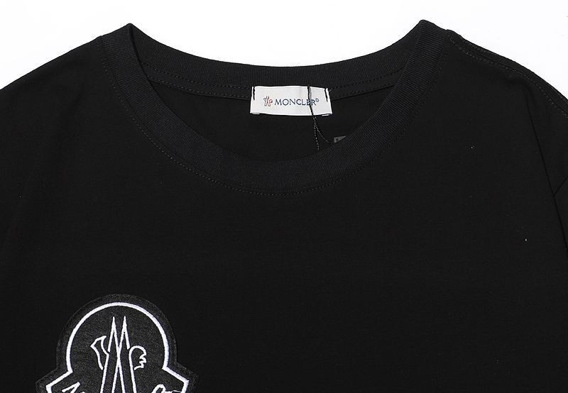 累積売上総額第１位！モンクレール 偽物 シンプルロゴ半袖Tシャツ mow13157N級品
