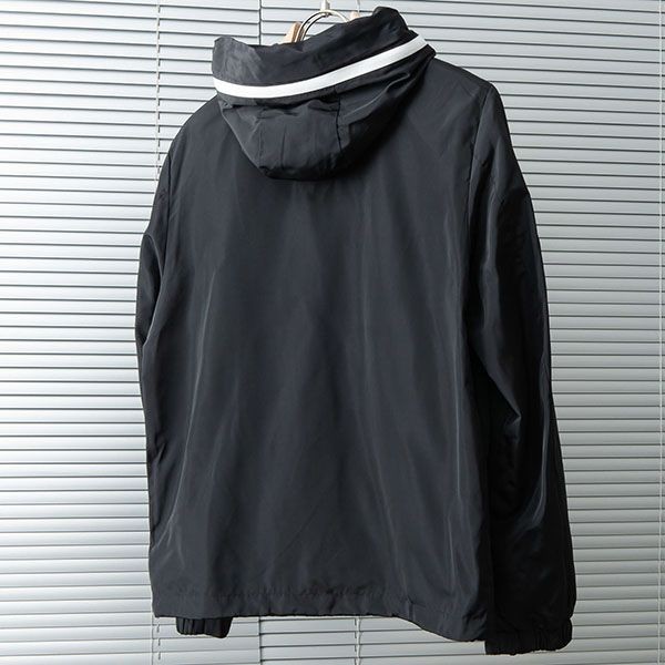人気No1 モンクレール ロゴ Tyx レインジャケット コピー moy15340代引きを販売