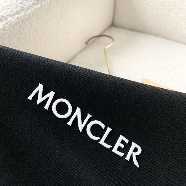 モンクレール ロゴプリントTシャツ moy26739N級品