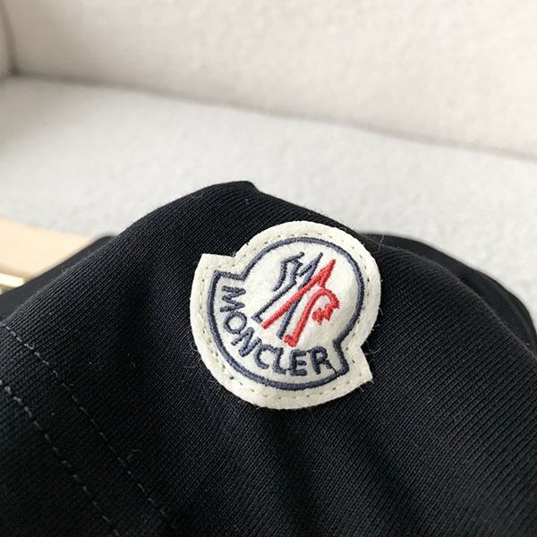 モンクレール ロゴプリントTシャツ moy26739代引きを販売