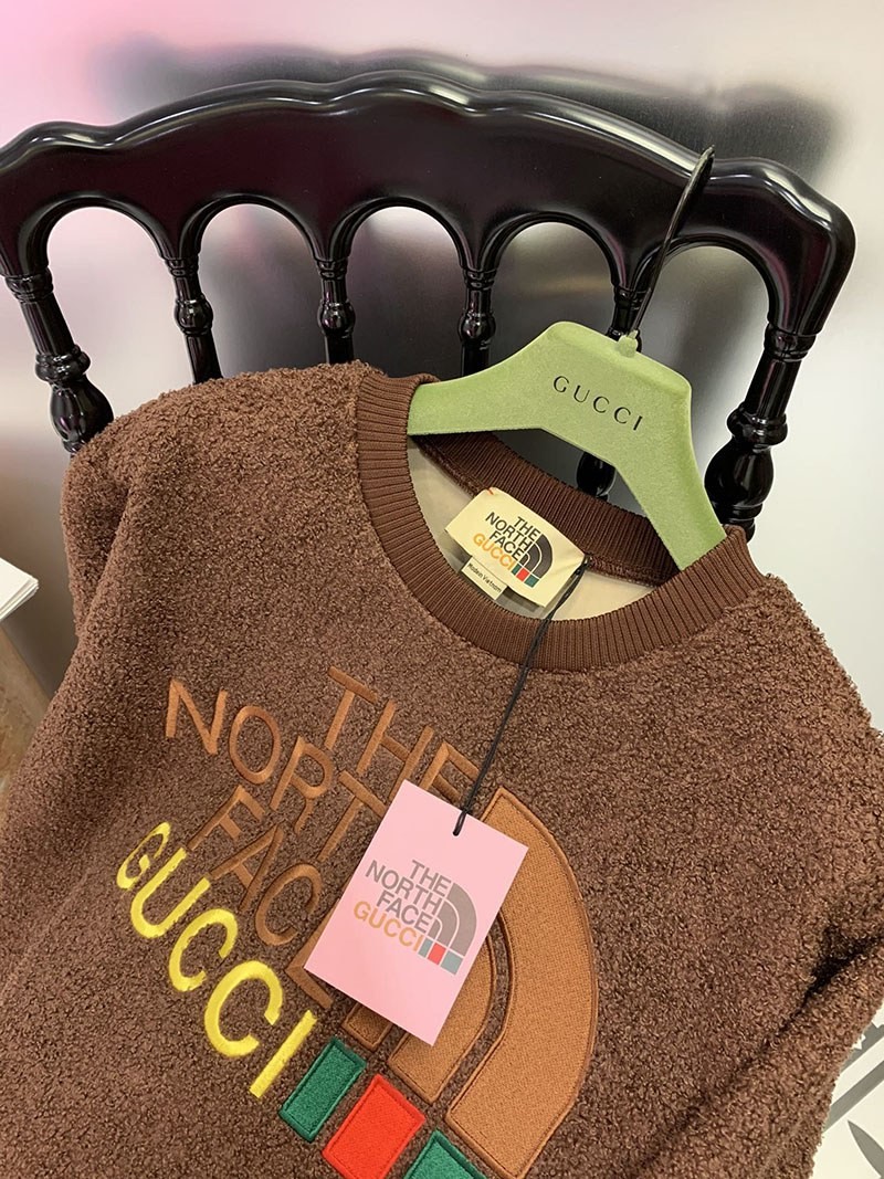 大人気！グッチ x ノースフェイス コピー ★ロゴフェイクファースエット プルオーバー Nod66918最高級
