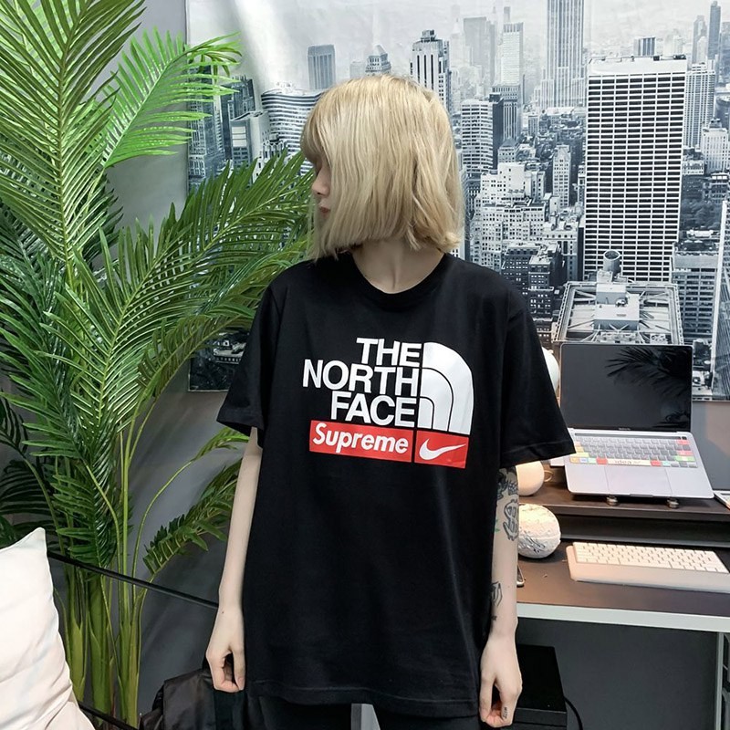 入手困難 シュプリーム xノースフェイス x ナイキ コラボ★スペシャルロゴTシャツ Nom85360最高級