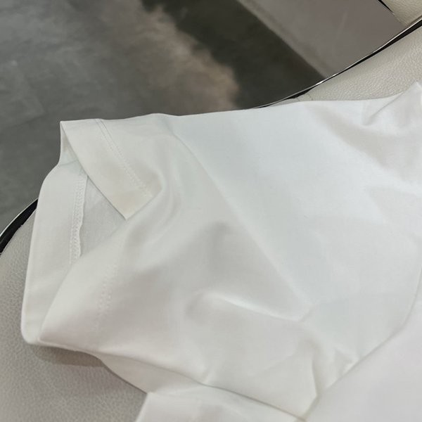 お洒落に♪プラダ 偽物 ロゴTシャツ ポケット付半袖 pue02325高い品質