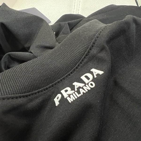 注目★プラダ ロゴTシャツ 偽物 ポケット付半袖 高品質♪♪♪ puj90324最高級