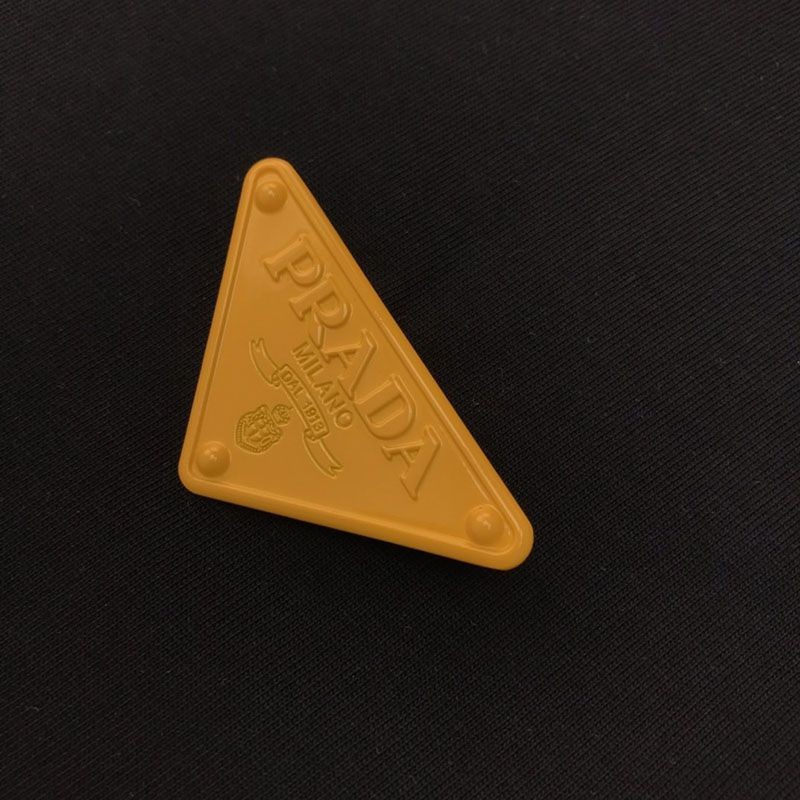 大人気!!新色プラダ スーパーコピー コントラストトライアングル ロゴ コットンTシャツ ブラック pue73875高い品質
