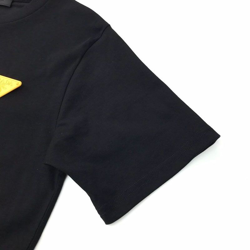 大人気!!新色プラダ スーパーコピー コントラストトライアングル ロゴ コットンTシャツ ブラック pue73875人気