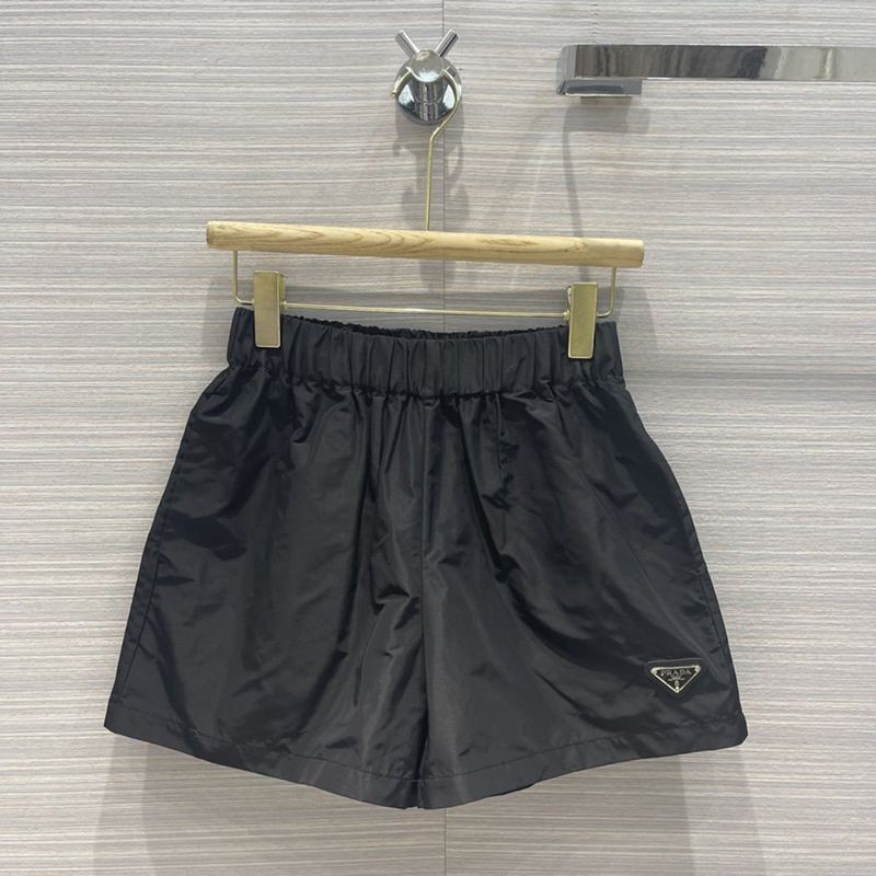 一目惚れ♪関税込プラダ Re Nylon ギャバジン ショートパンツ コピー ロゴ 上下セット puh39890通販