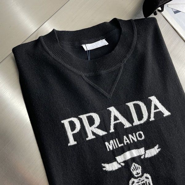 プレゼント最適プラダ スーパーコピー エンボス ロゴ コットン Tシャツ puj67888通販