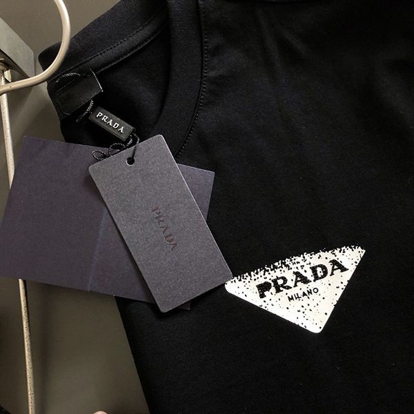争奪戦 プラダ フロント ロゴ 半袖Tシャツ スーパーコピー puk26603高い品質
