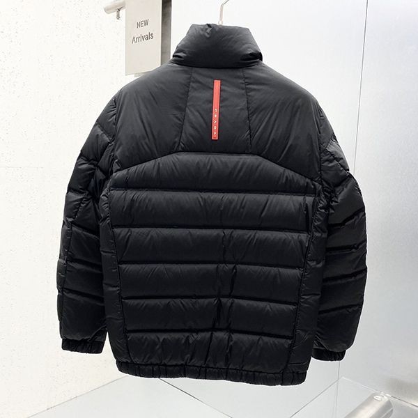 送料無料プラダ クロップド Re Nylon ダウンジャケット コピー puk32850通販