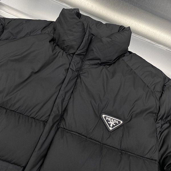 送料無料プラダ クロップド Re Nylon ダウンジャケット コピー puk32850激安送料無料