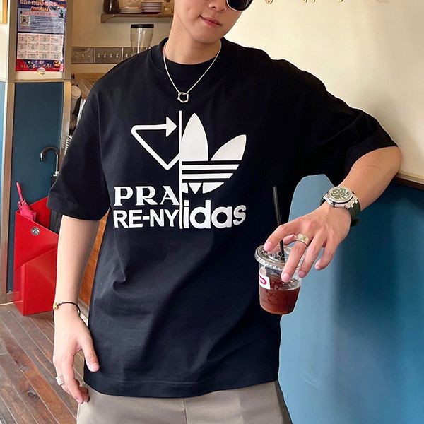 大人気!!新色プラダ アディダス コピー 刺繍入り ジャージー ロゴTシャツ pum93404激安送料無料