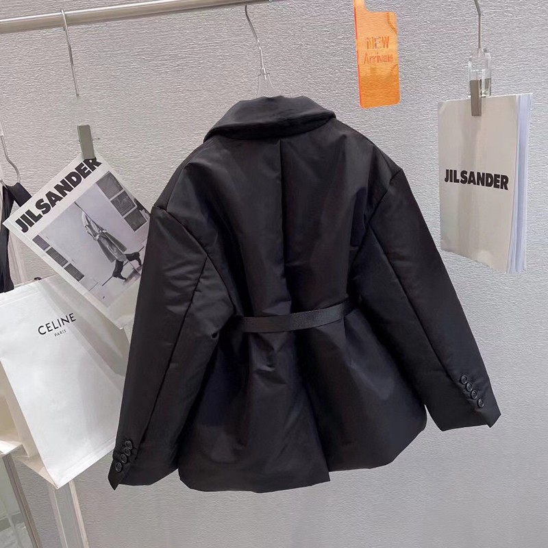 希少色★プラダ コート 偽物 アウトレット フード ロング ダウン ベルト付き puo48135代引きを販売