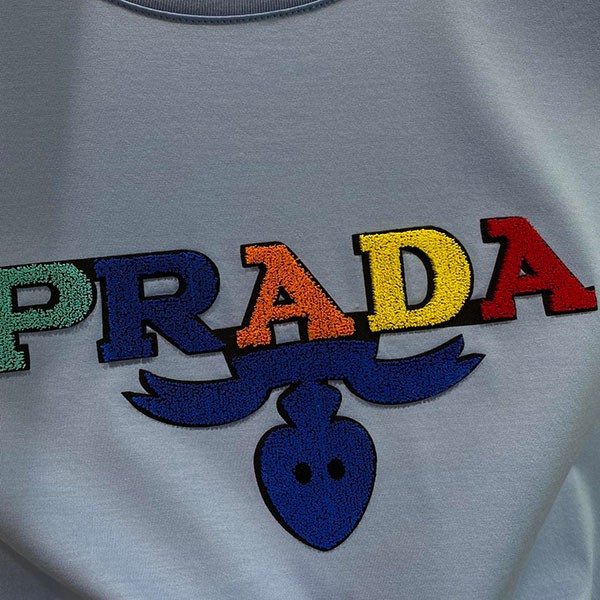 プラダ ロゴ刺繍 Tシャツ コピー put33599高い品質